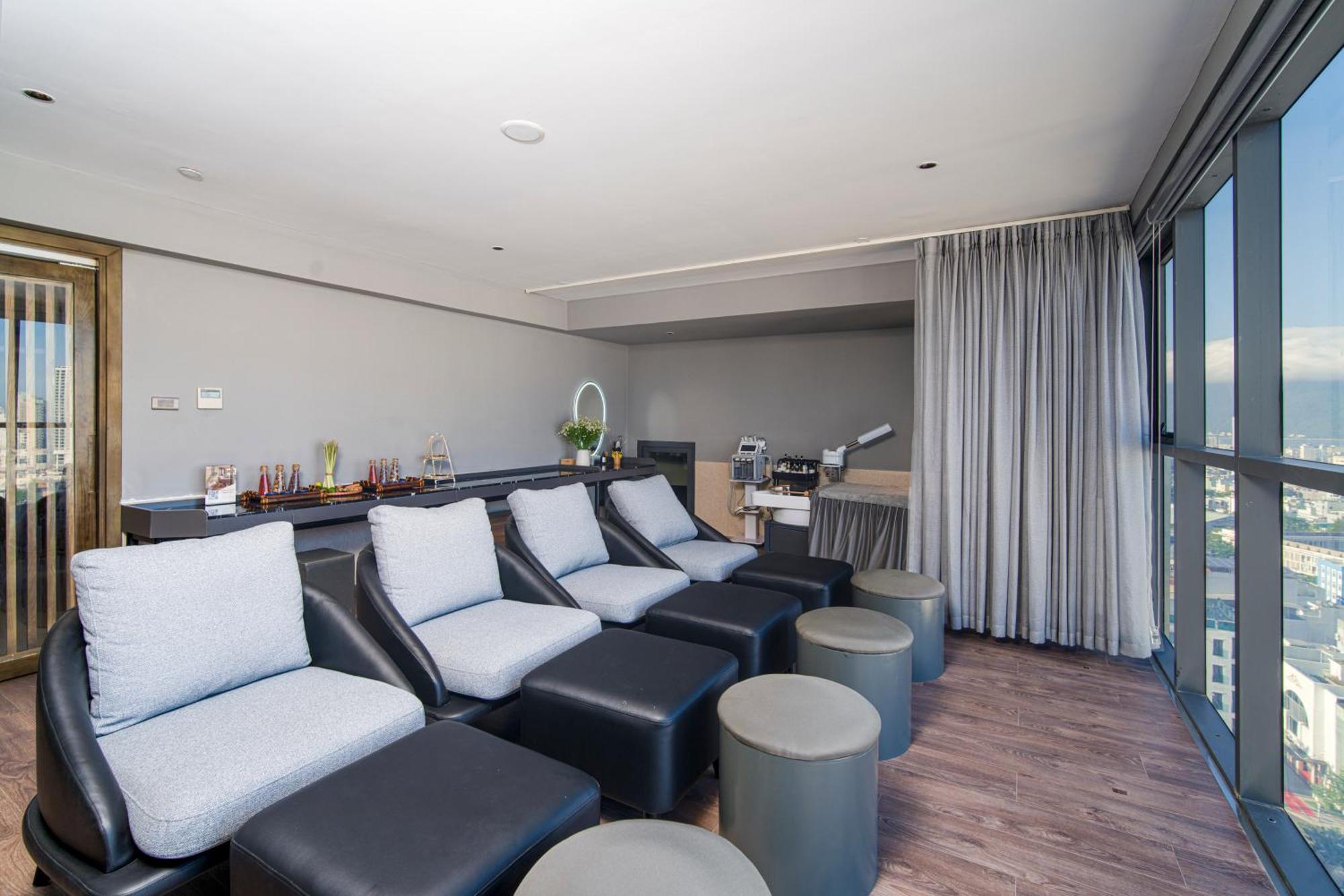 Khách sạn Luxtery & 4*