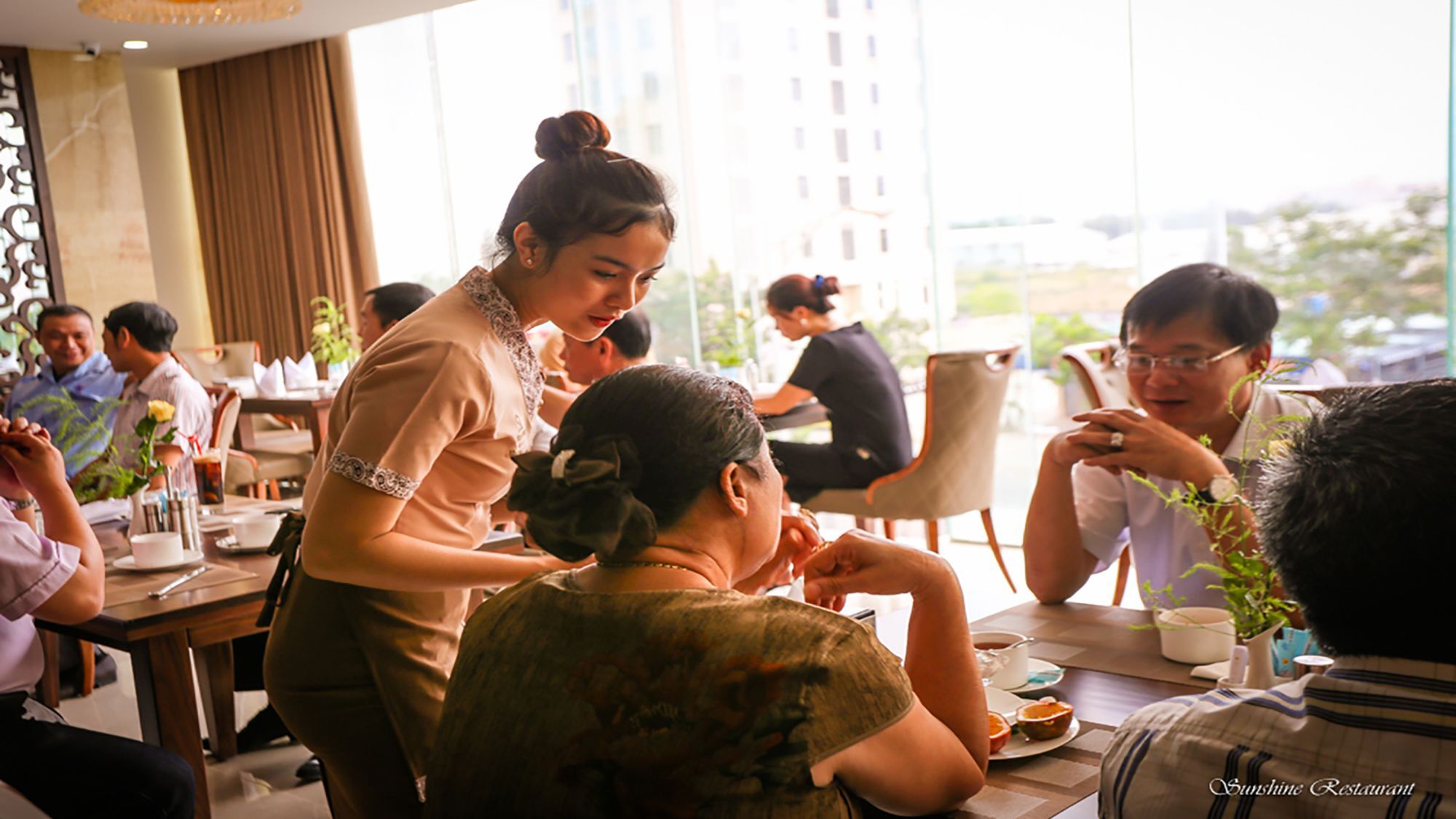 Khách sạn Luxtery &